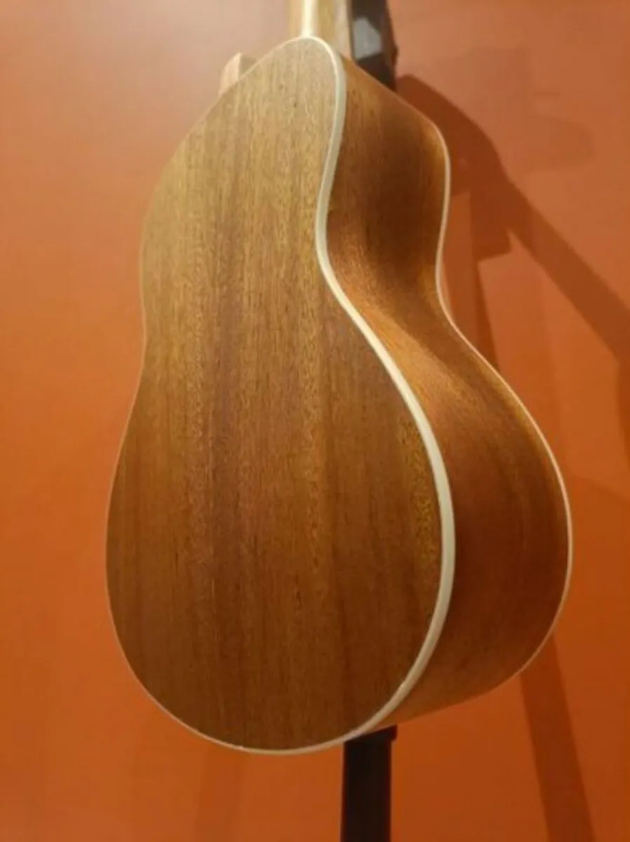 Concert Ukulele + Beginners course + Accessories - Image 4