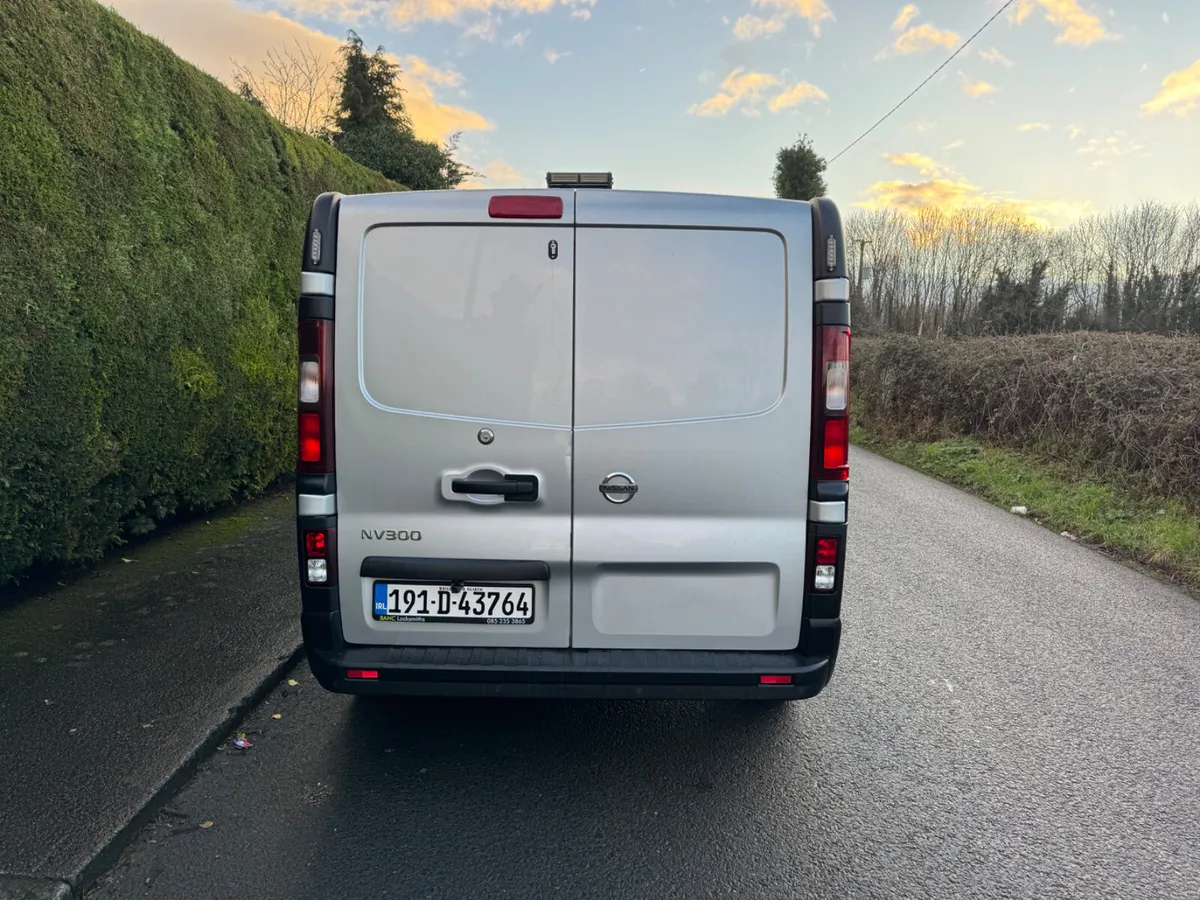 Nissan NV300 LOW MILEAGE AIRCON - Image 3