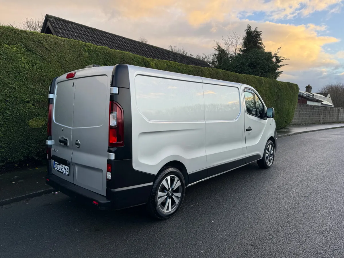 Nissan NV300 LOW MILEAGE AIRCON - Image 2