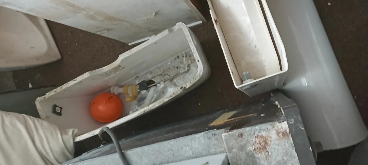 Low Level Toilets & Cisterns - Image 2