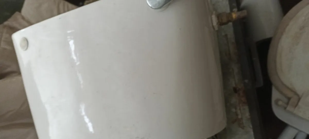 Low Level Toilets & Cisterns - Image 3