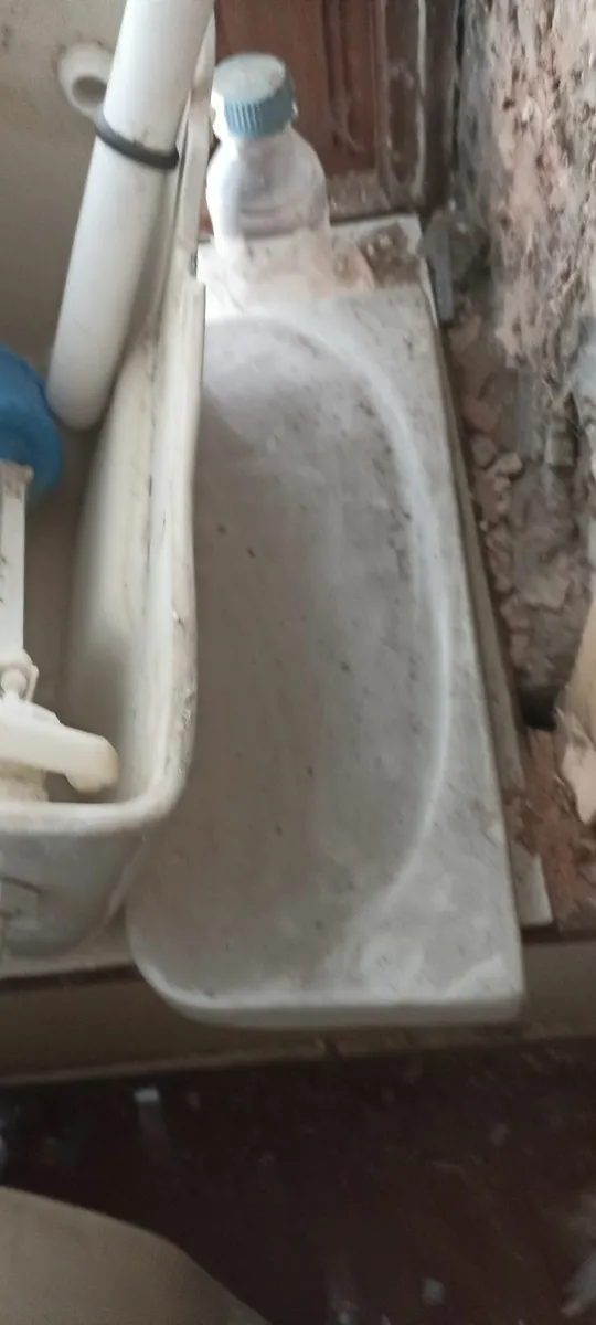 Low Level Toilets & Cisterns - Image 4