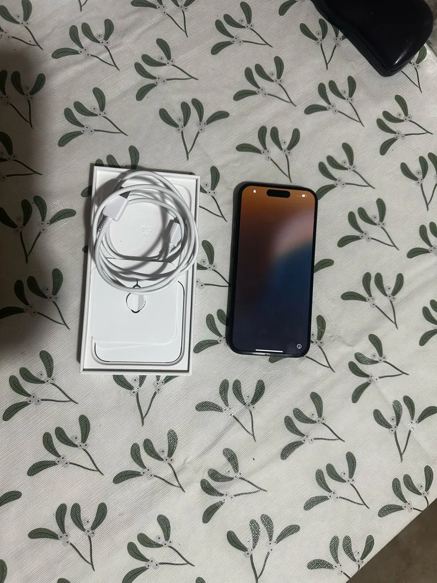 iPhone 15 pro 128GB Black Titanium - Image 2