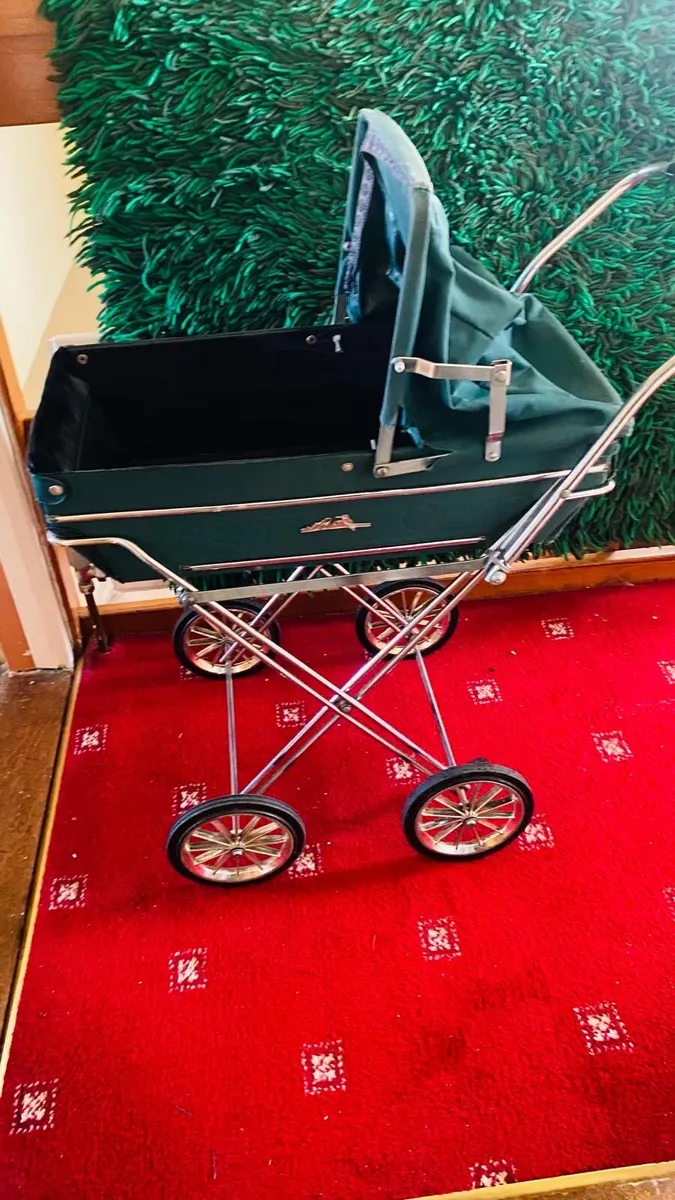 Vintage Dolls Pram