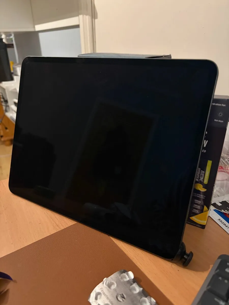 iPad Pro 13 inch M4 - Image 1