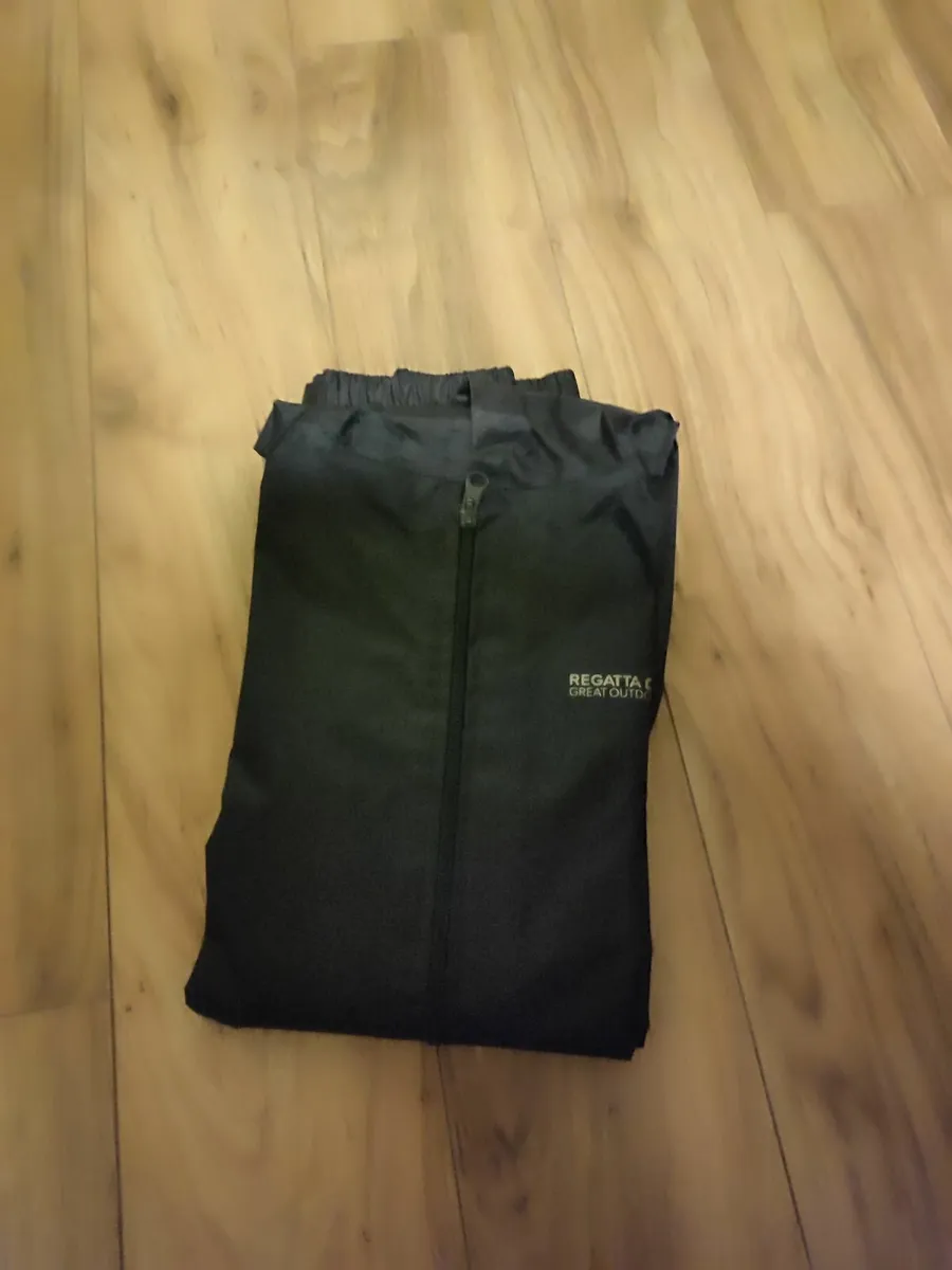 Regatta waterproof rain jacket and trousers x 2 - Image 4