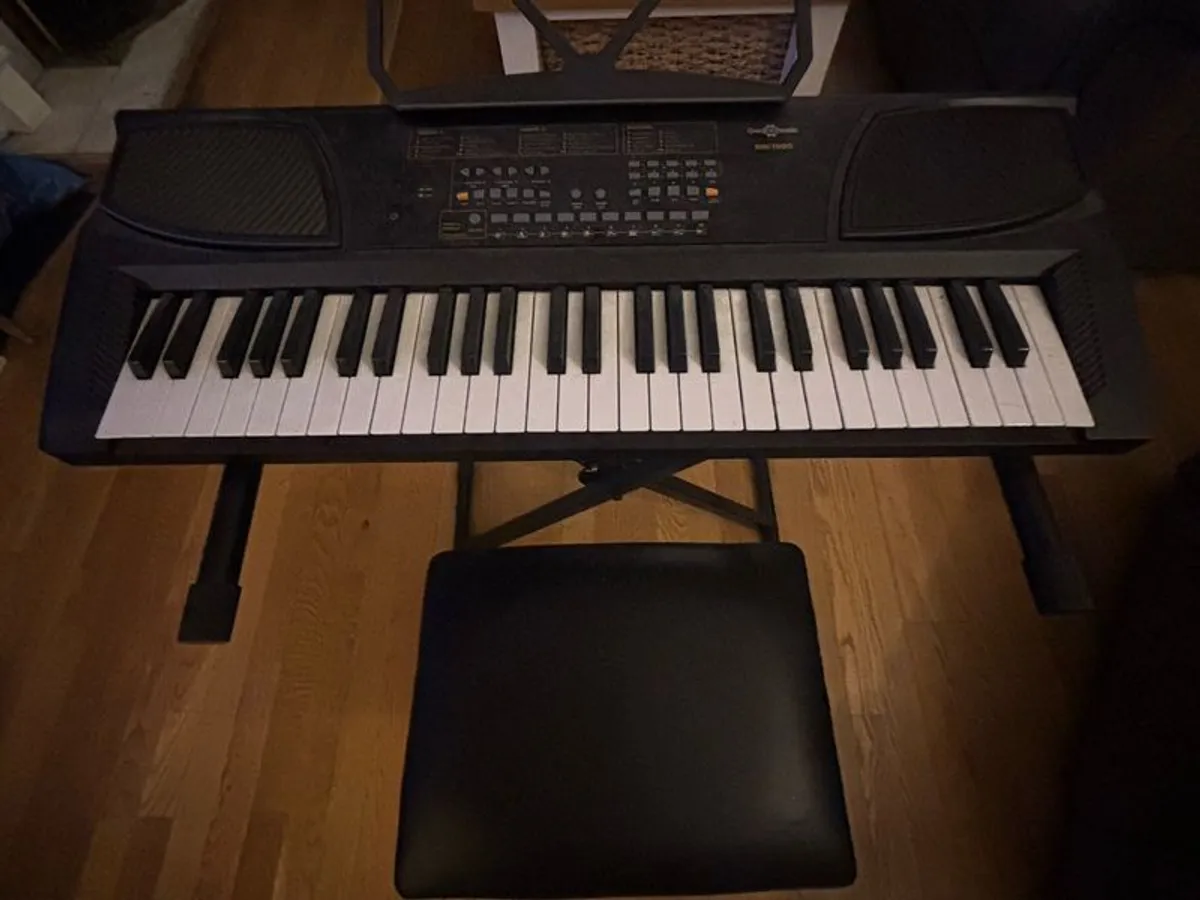 Portable Keyboard , seat and & headphones - Image 1