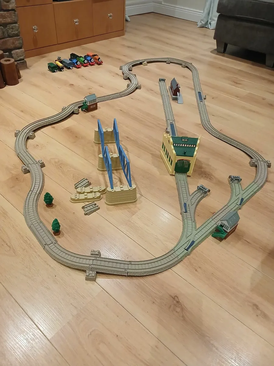 Thomas the tank engine train track - Image 1