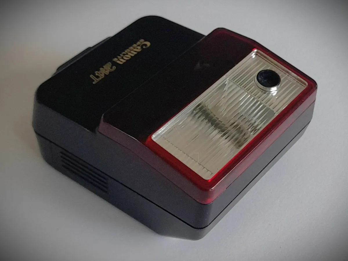 Canon Speedlite 244T Xenon Flash Gun with Case - Image 3