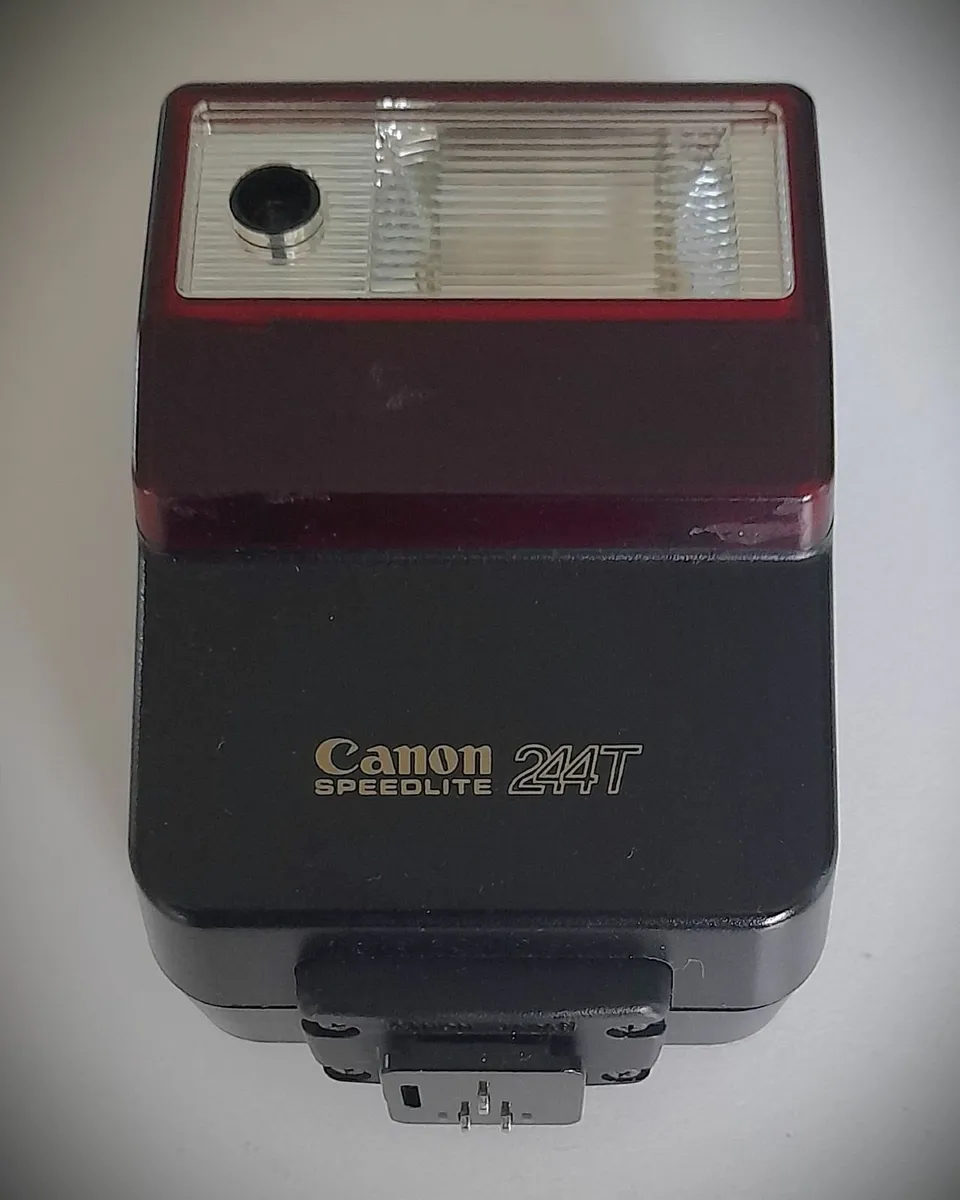 Canon Speedlite 244T Xenon Flash Gun with Case - Image 4