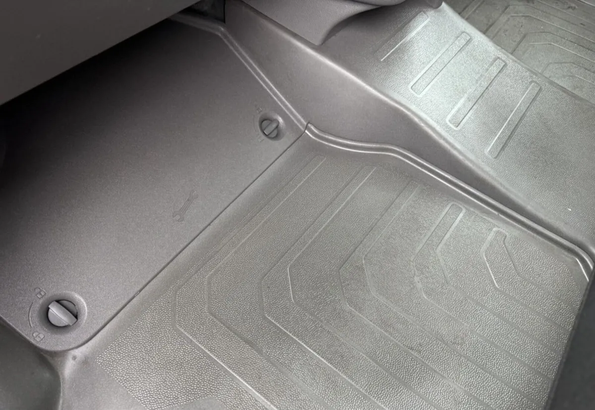 2022 Volkswagen Crafter Dropside Van - Image 3