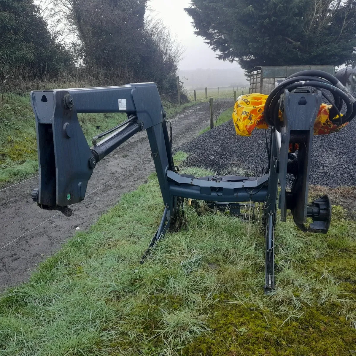 Tractor loader - Image 1