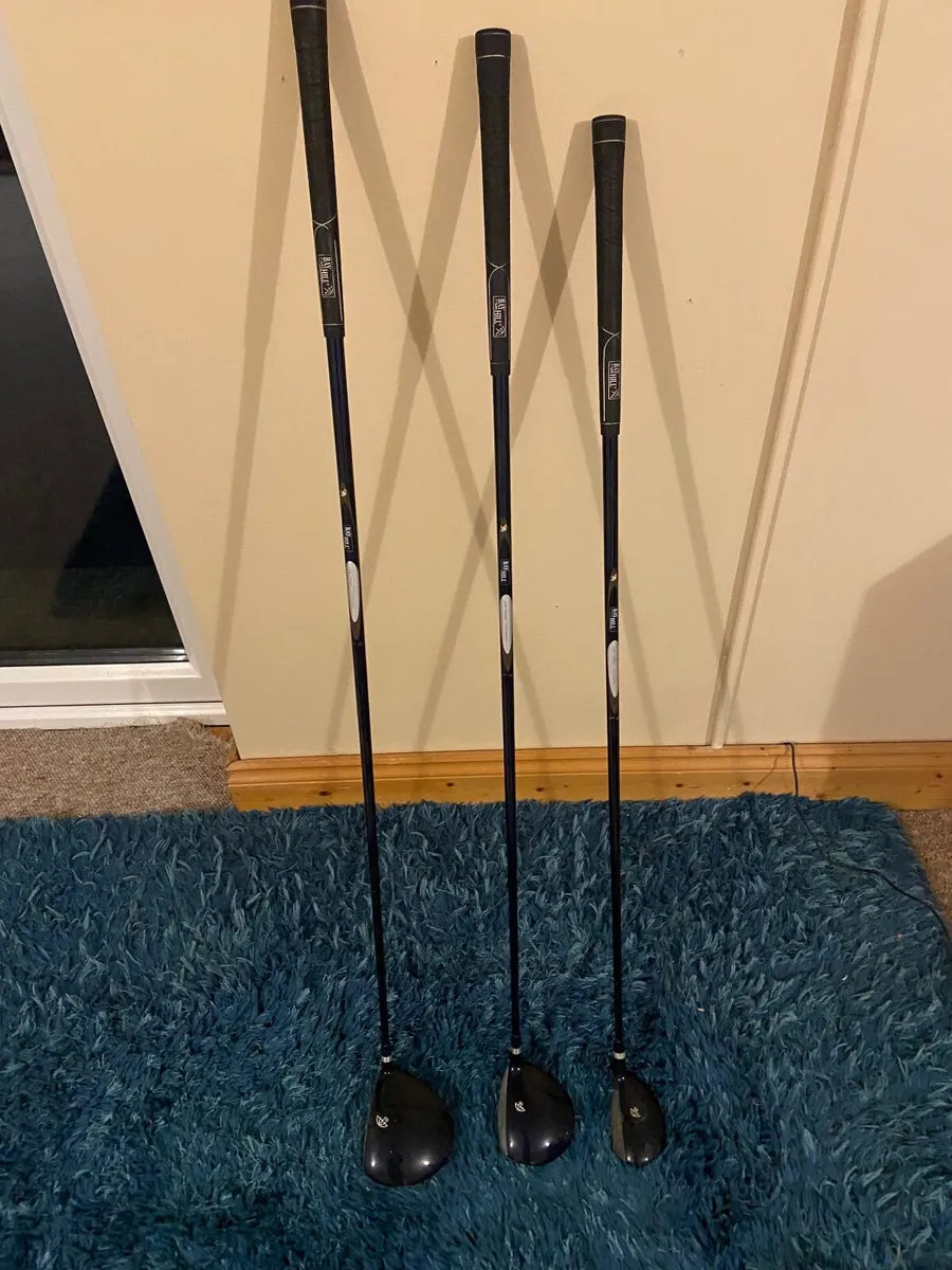 Left handed golf clubs and golf bag - Image 1