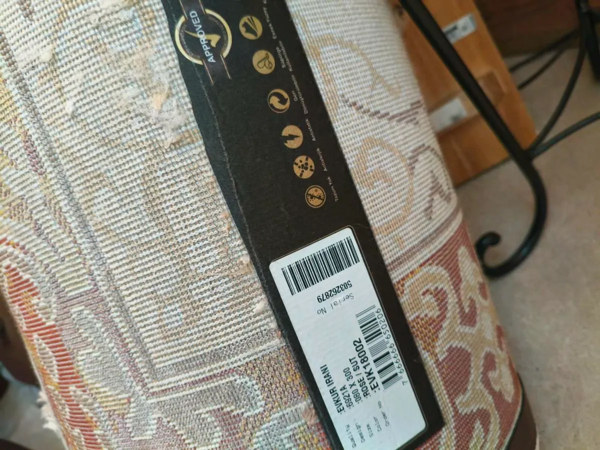 Beautiful new good quality runner,70 Euro - Image 3