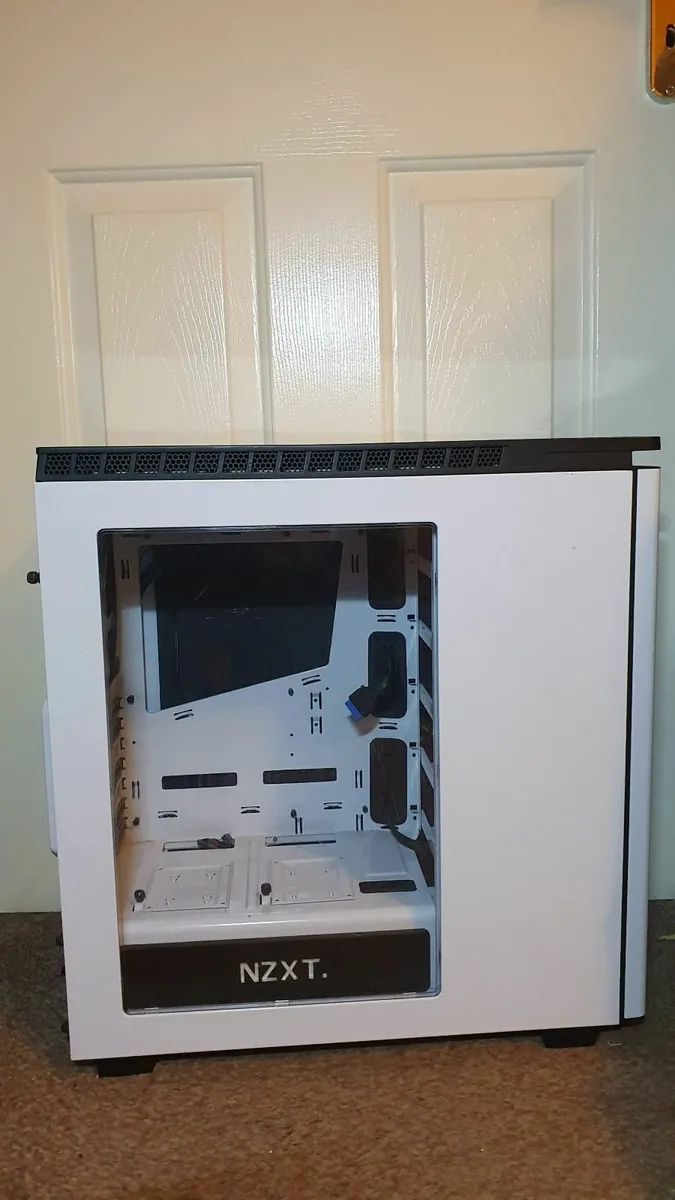 NZXT H440 Mid tower PC Case - Image 1