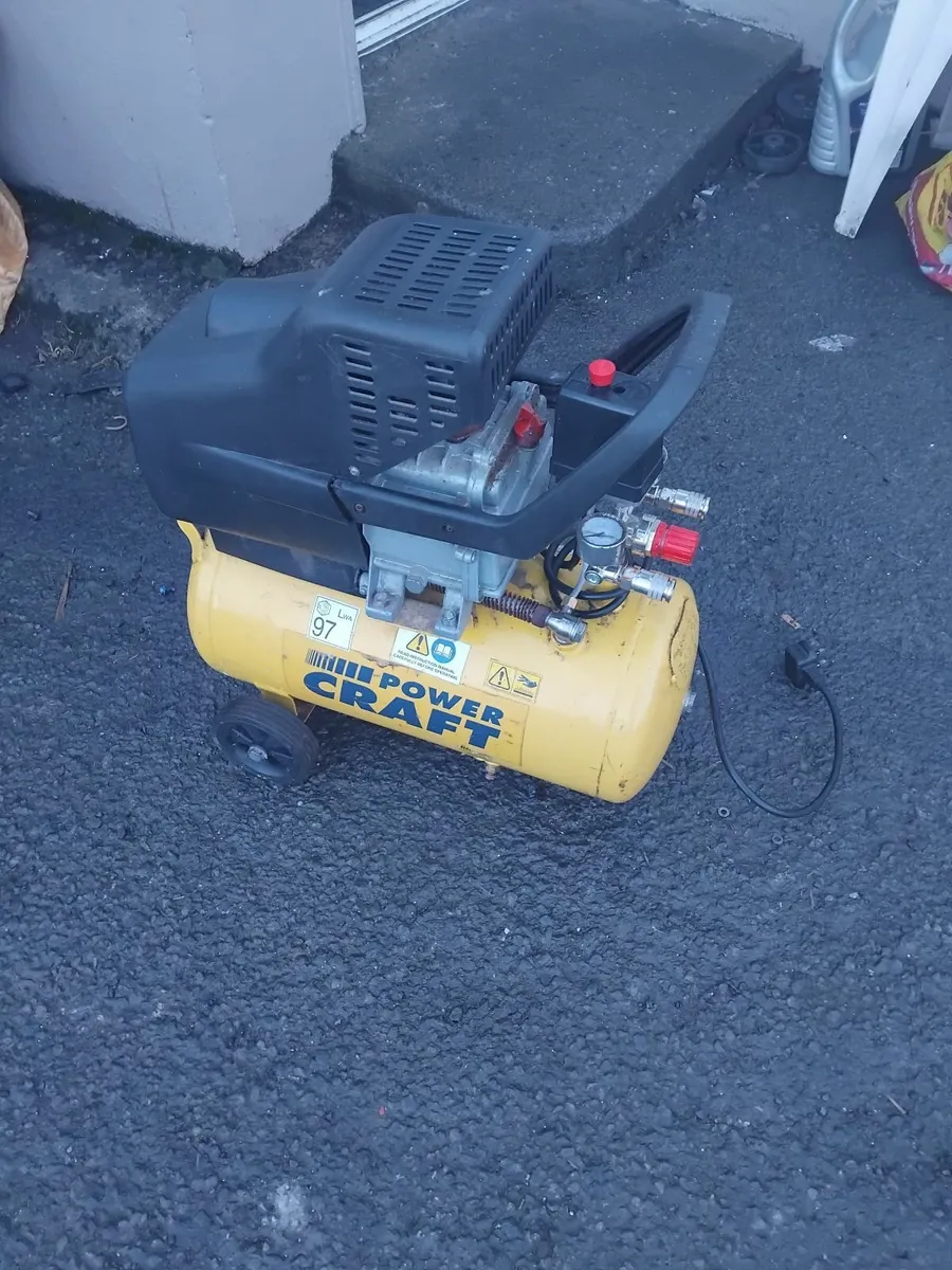 Air compressor working perfect priced 80e - Image 2