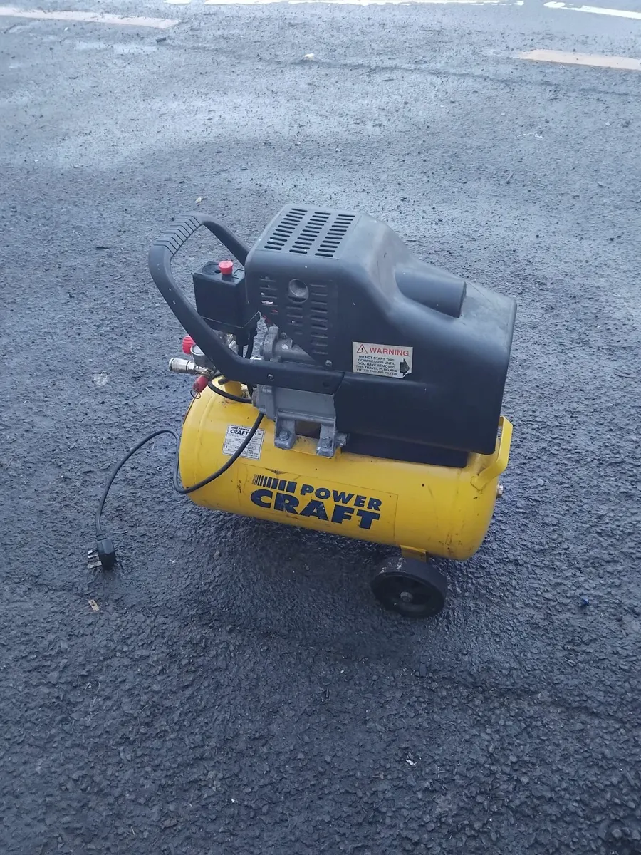Air compressor working perfect priced 80e - Image 1