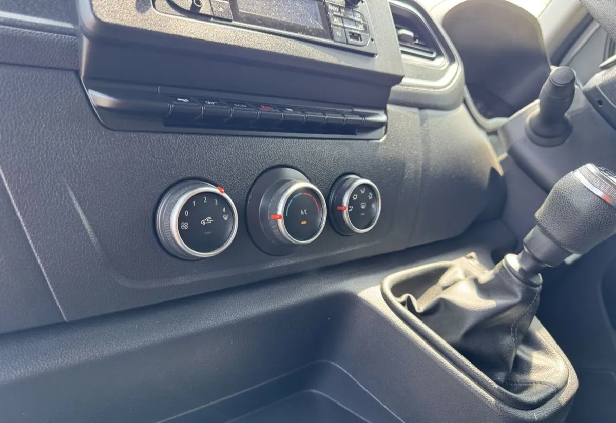 2021 Nissan NV400 Dropside Van - Image 3