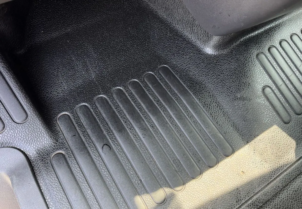 2021 Nissan NV400 Dropside Van - Image 4