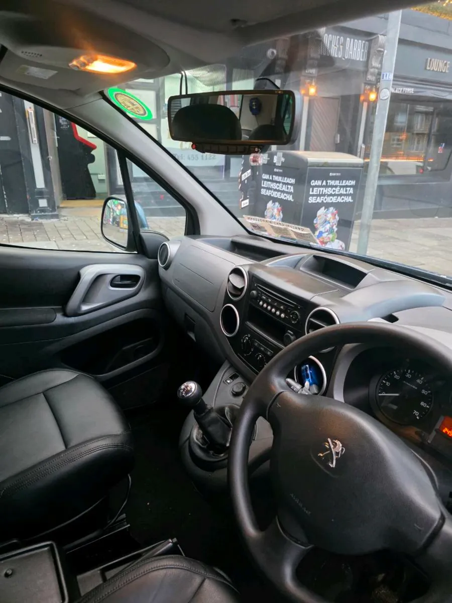 Taxi for rent - Image 4