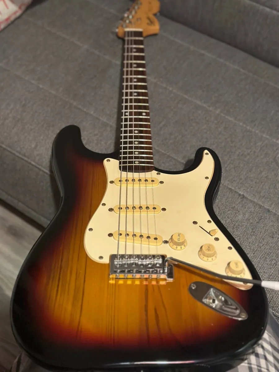 Squier stratocater affinity electric guitar - Image 1