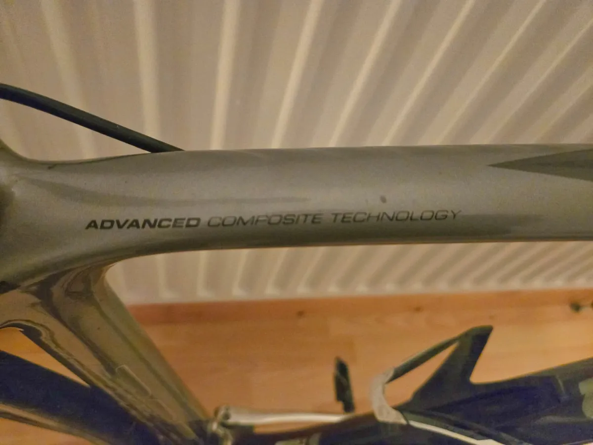 GIANT DEFY ADVANCE CARBON (M) W SPARE WHEELS - Image 2