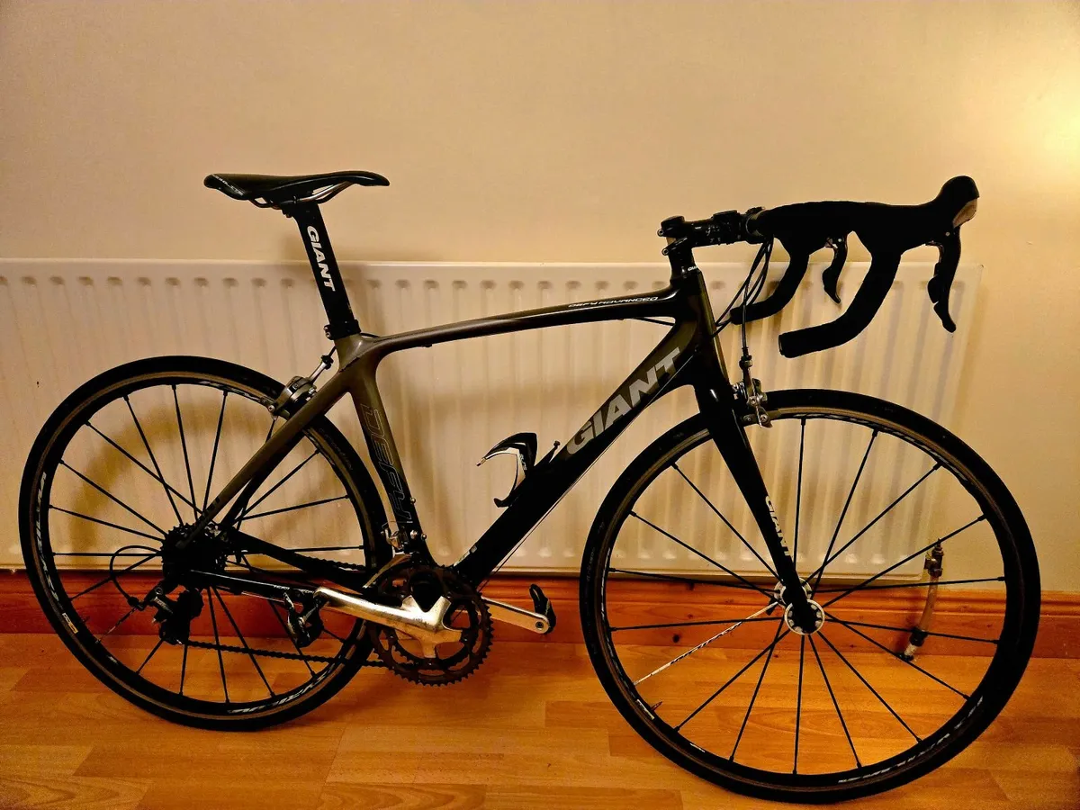 GIANT DEFY ADVANCE CARBON (M) W SPARE WHEELS - Image 1