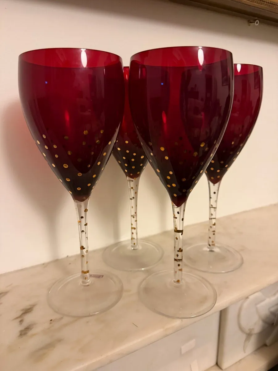 4 Red wine glasses - Image 1