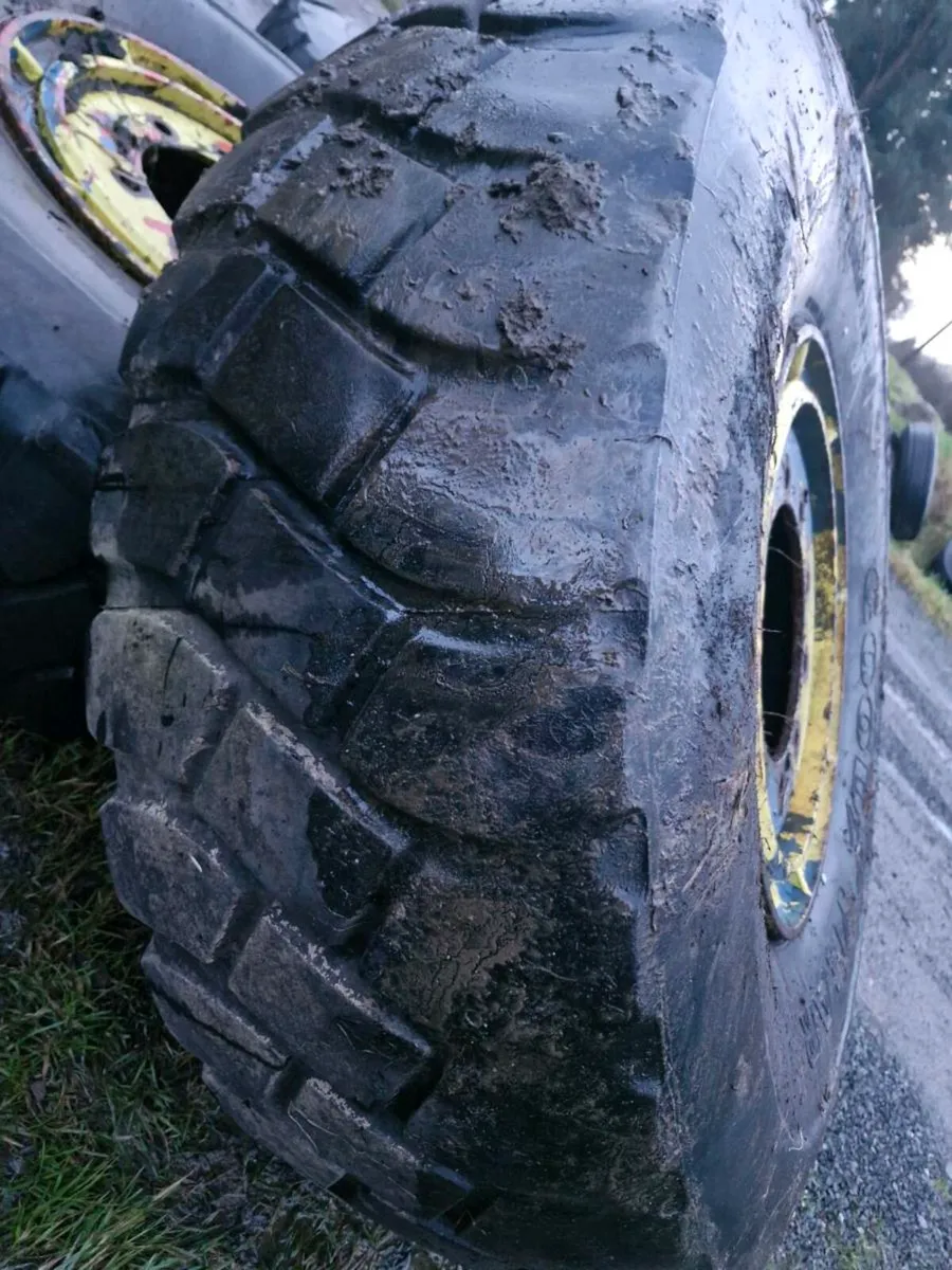 1600 × 20 heavey duty 10 stud wheels - Image 3