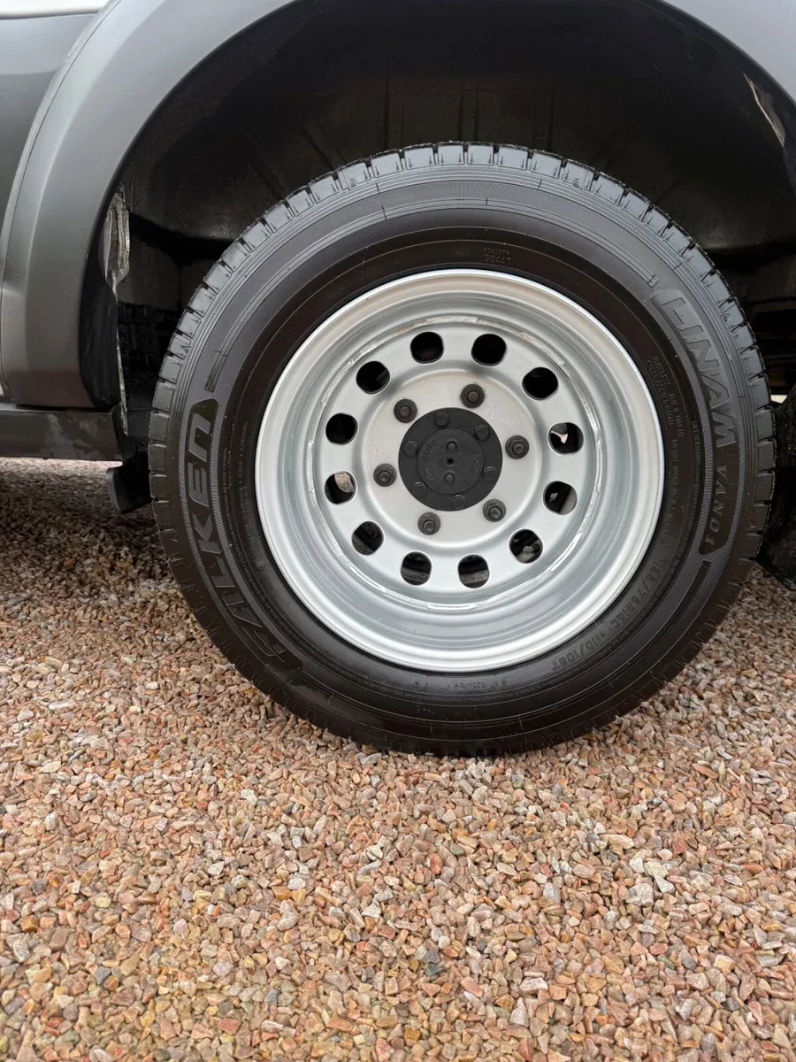 222 Ford Transit Trend 17 Seater - Image 3