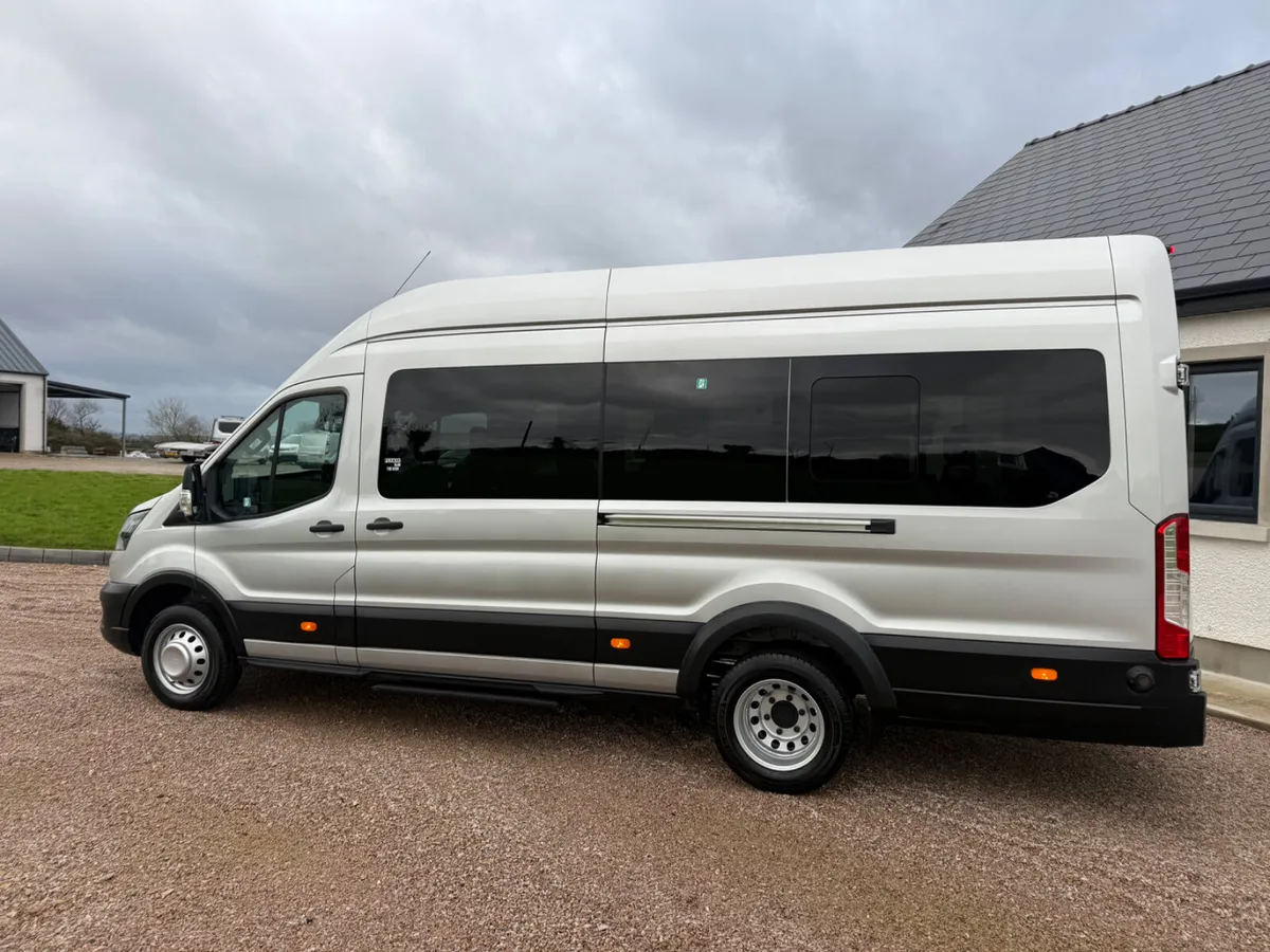 222 Ford Transit Trend 17 Seater - Image 4
