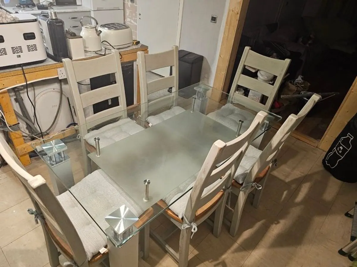 Table and Chairs - Image 3