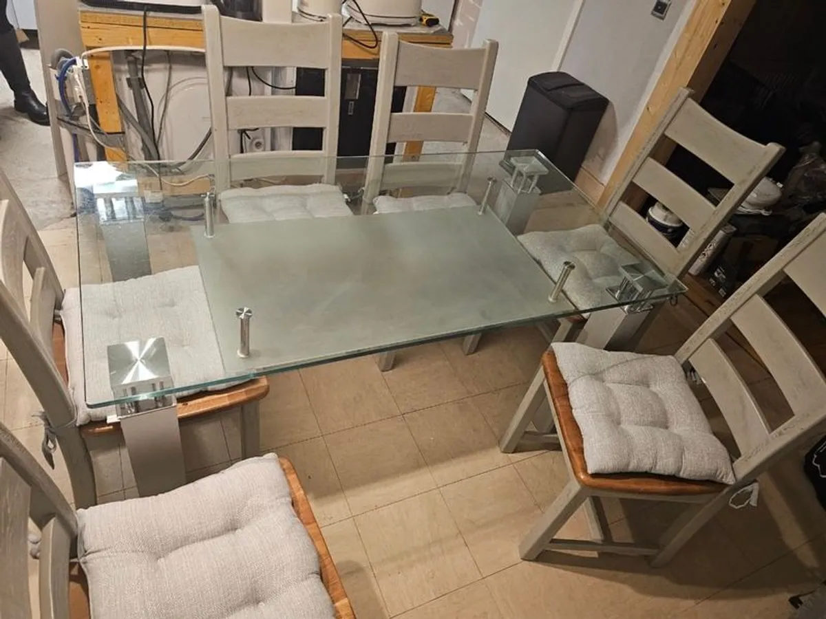 Table and Chairs - Image 4