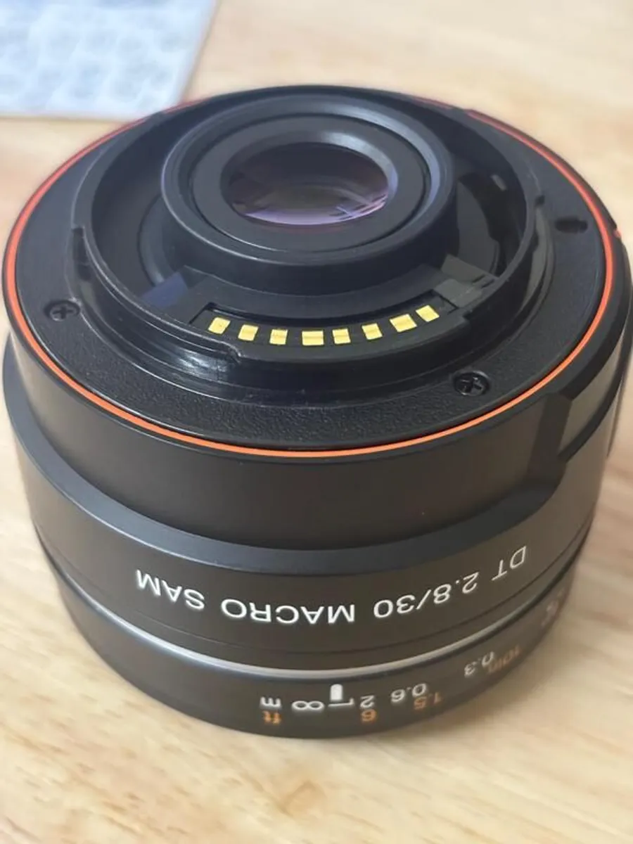 Sony Alpha SAL DT 30mm F2.8 Macro SAM Lens - Christmas deal ! - Image 3