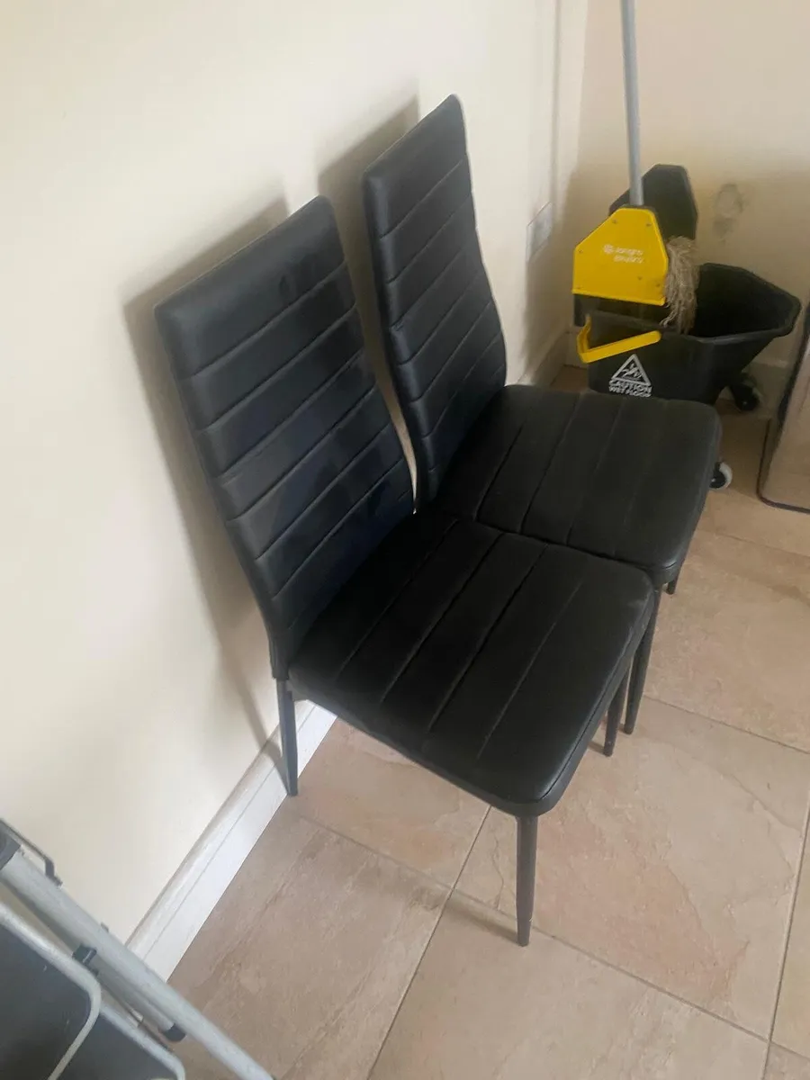 Kitchen table and 3 chair - Image 3