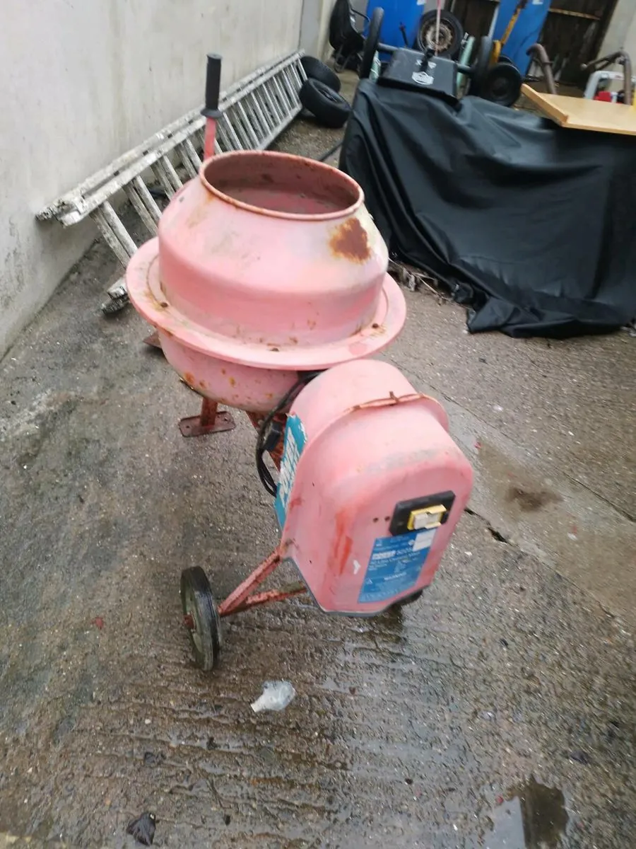 Very small cement mixer - Image 1