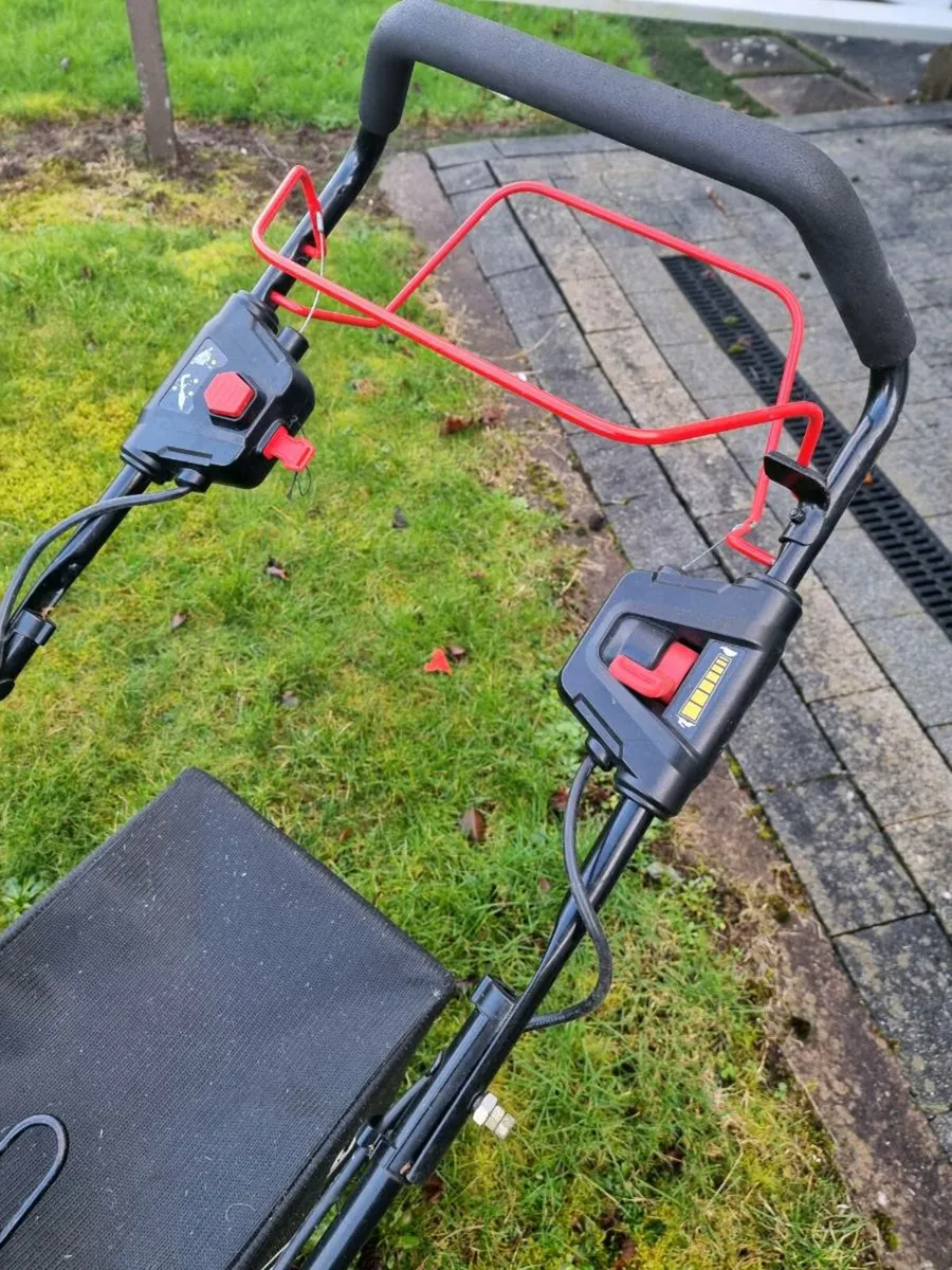 Snapper XD battery lawnmower - Image 4