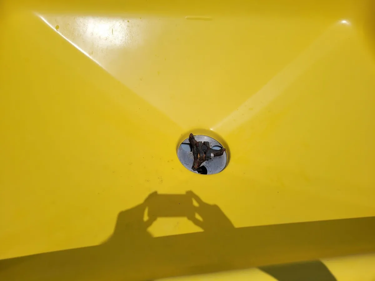 V800 Cosmo Fertiliser Spreader - Image 4