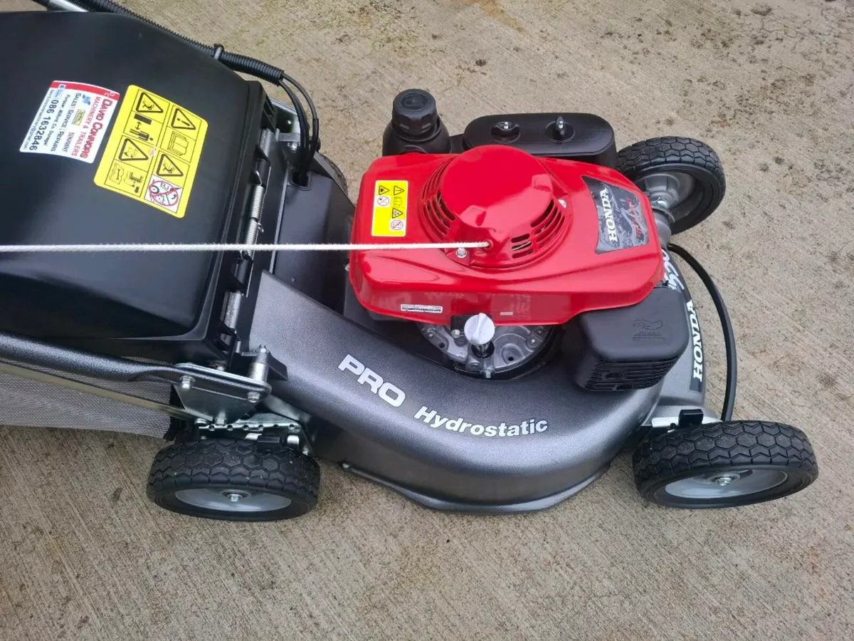 Honda 536 pro lawnmower.  AS NEW - Image 2