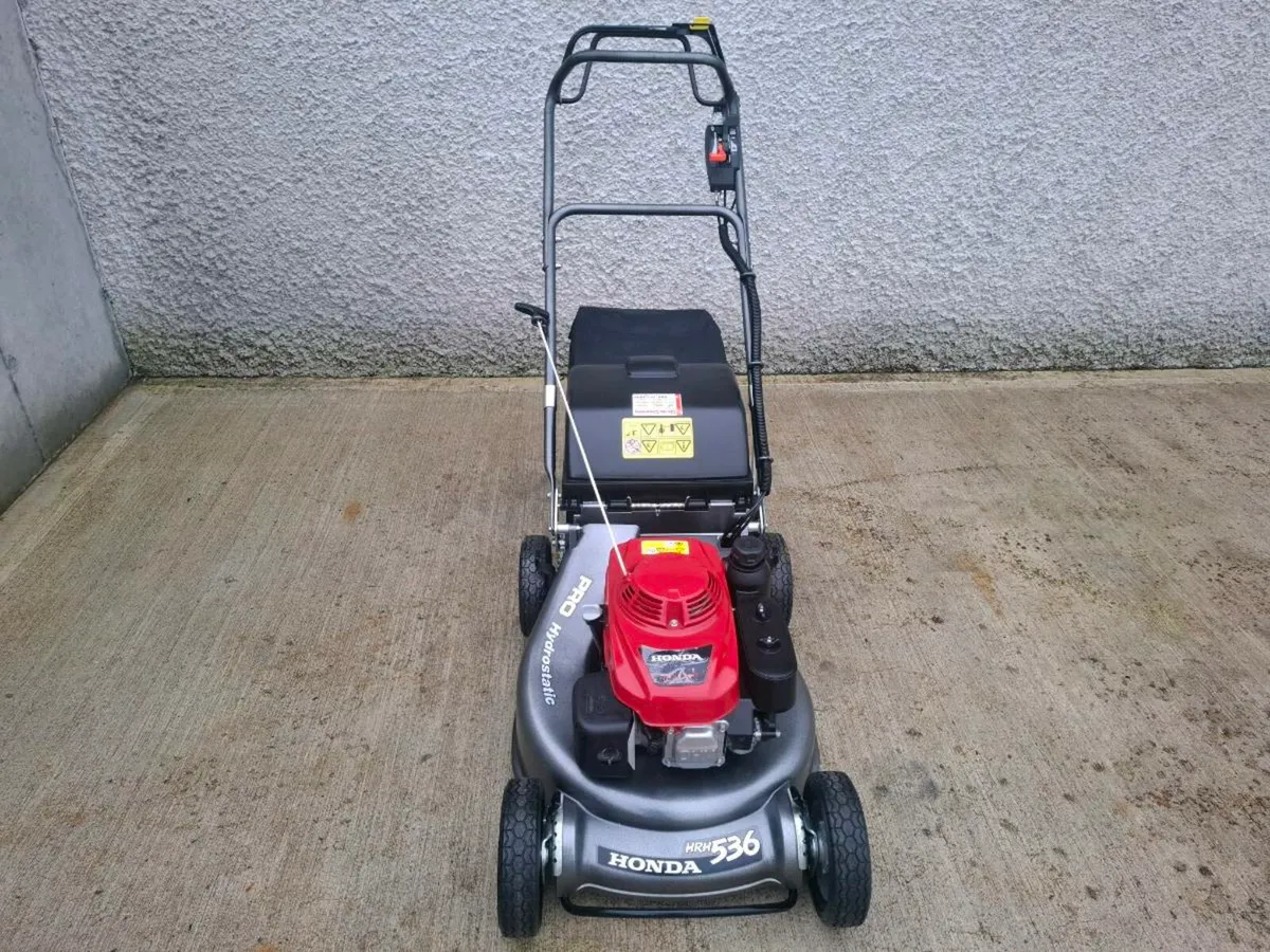 Honda 536 pro lawnmower.  AS NEW - Image 4