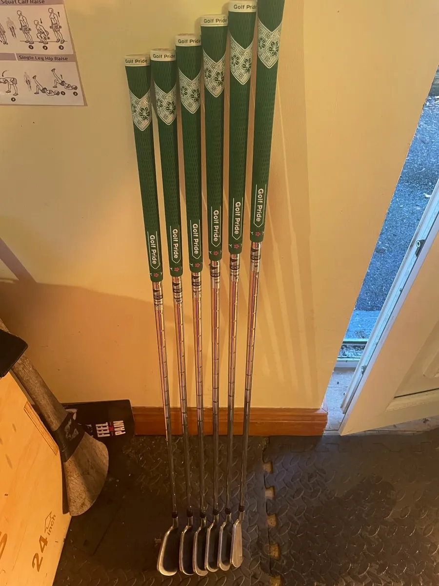 Nike CCI irons, Cobra carry bag & trolley - Image 1