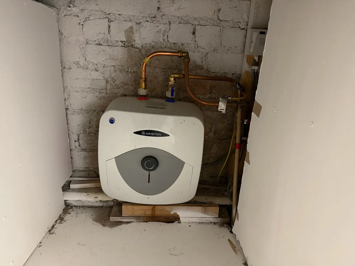 Ariston hot water heater - Image 2