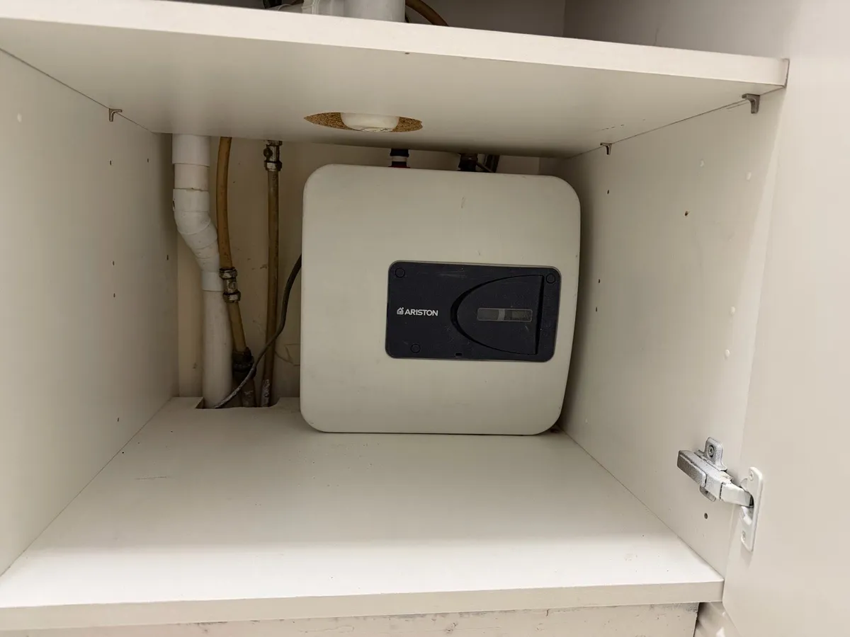 Ariston hot water heater - Image 3