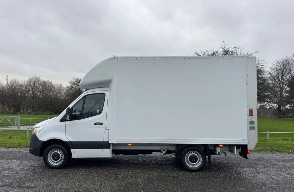 2021 Mercedes-Benz Sprinter Luton Box Van - Image 2