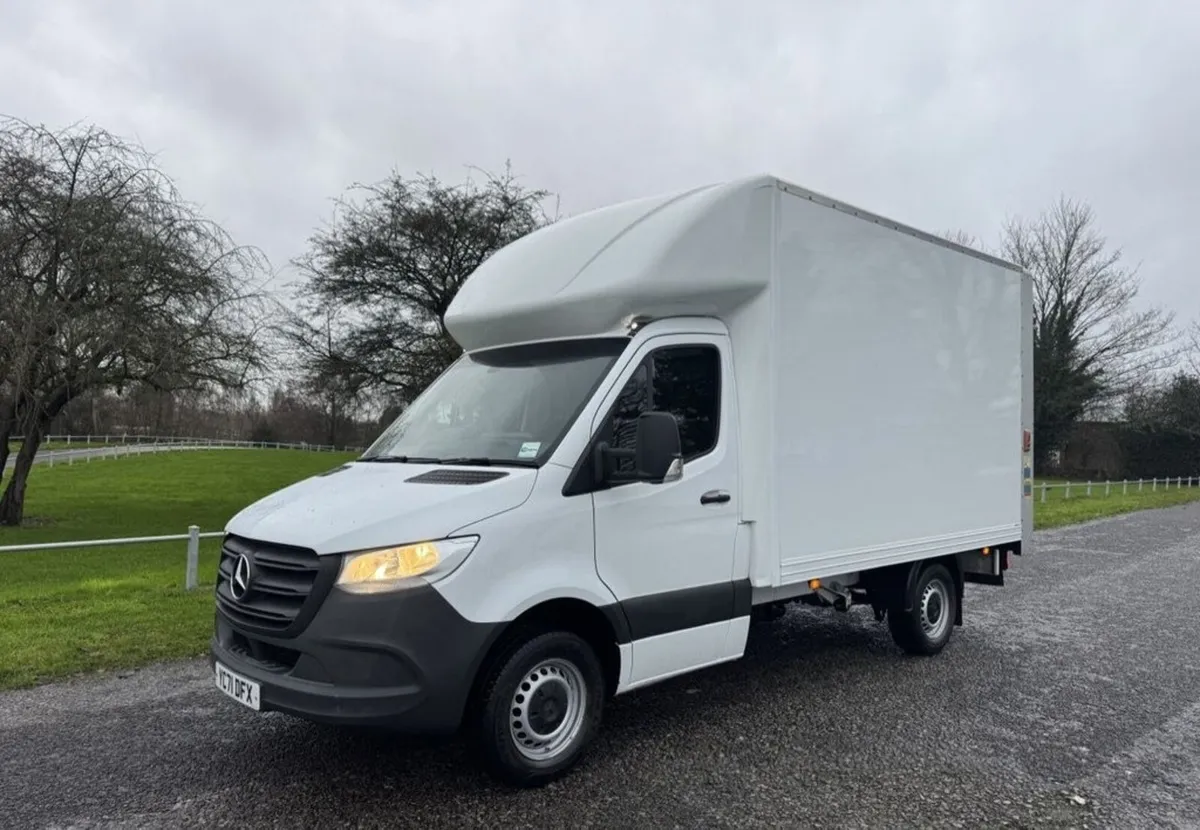 2021 Mercedes-Benz Sprinter Luton Box Van - Image 3