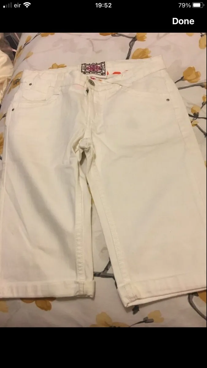 Girls denim shorts age 12 €5 - Image 1