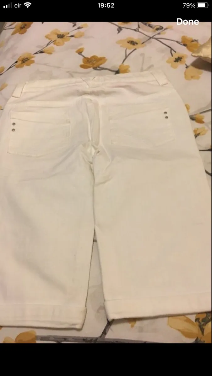 Girls denim shorts age 12 €5 - Image 2