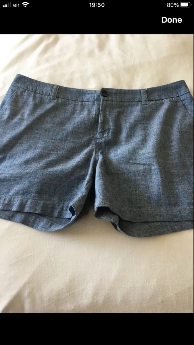 Ladies shorts size 10 €8 - Image 1