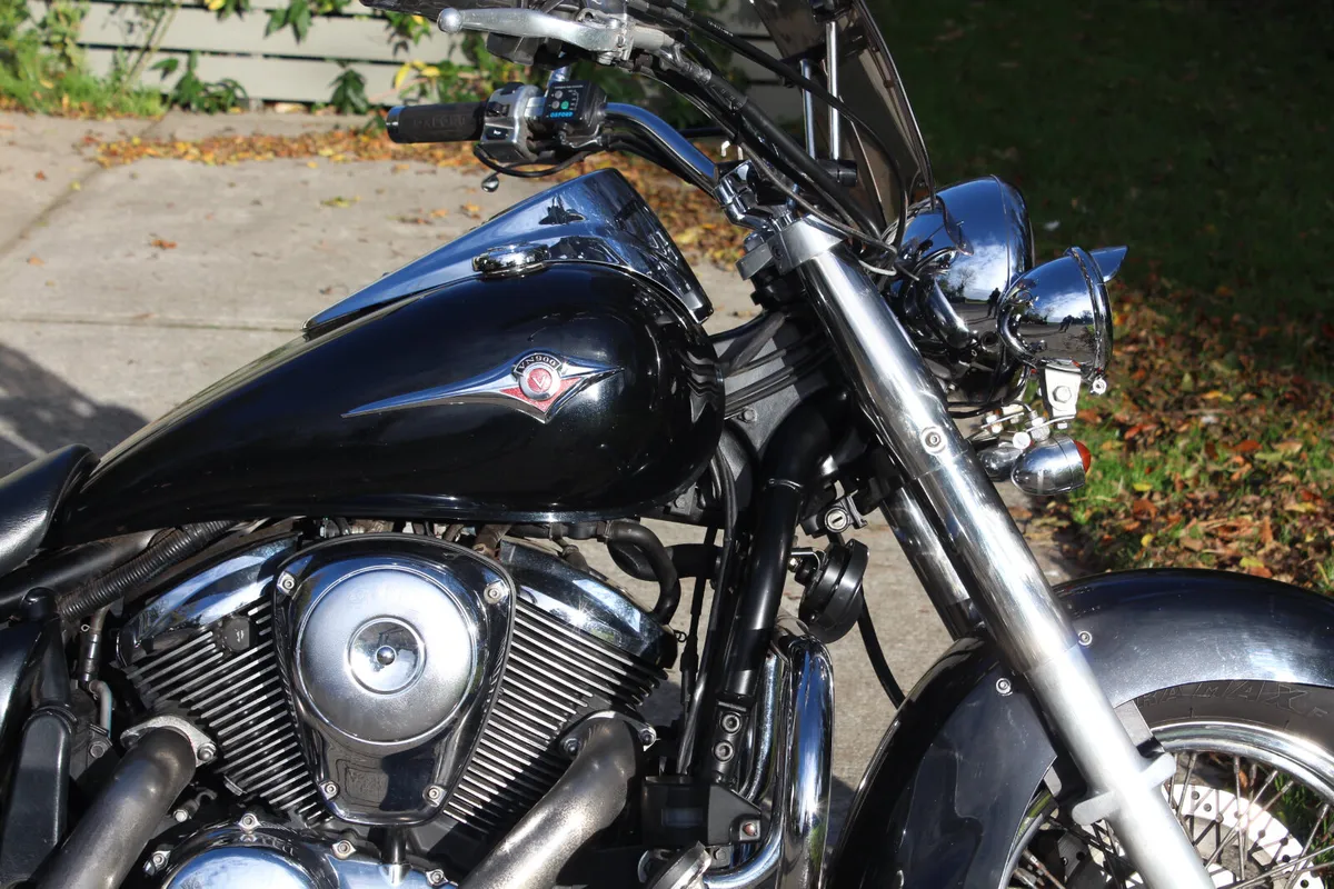 2010 Kawasaki Vulcan 900 Classic. - Image 4