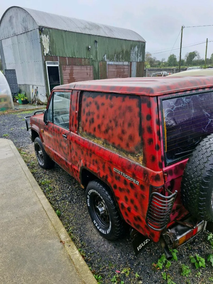 Vintage isuzu trooper - Image 4